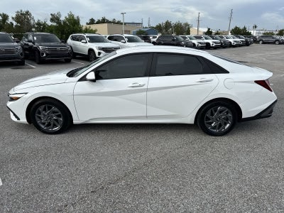 Hyundai Elantra SEL 2024