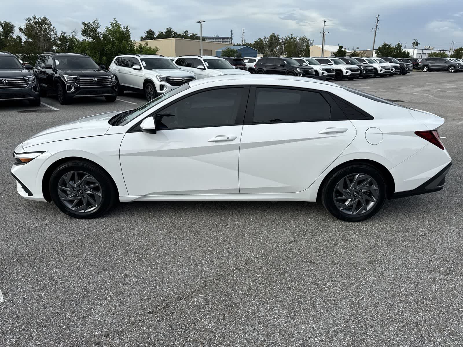 Hyundai Elantra SEL 2024