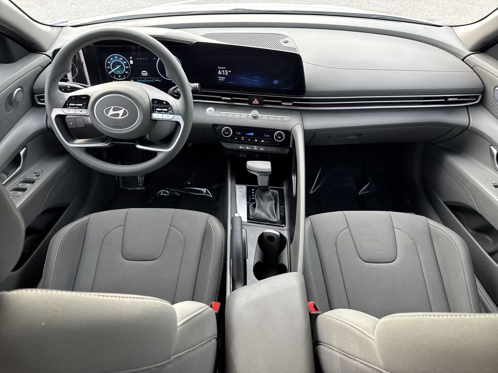 Hyundai Elantra SEL 2024