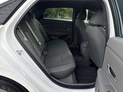 Hyundai Elantra SEL 2024