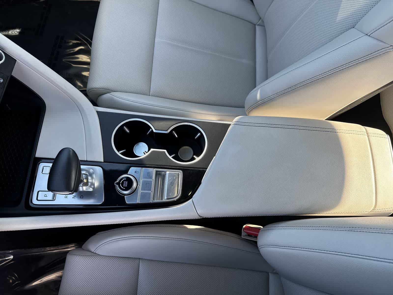Genesis G70 2.5T de 2025