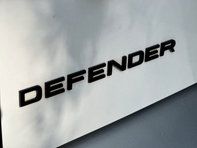 Land Rover Defender S 2025