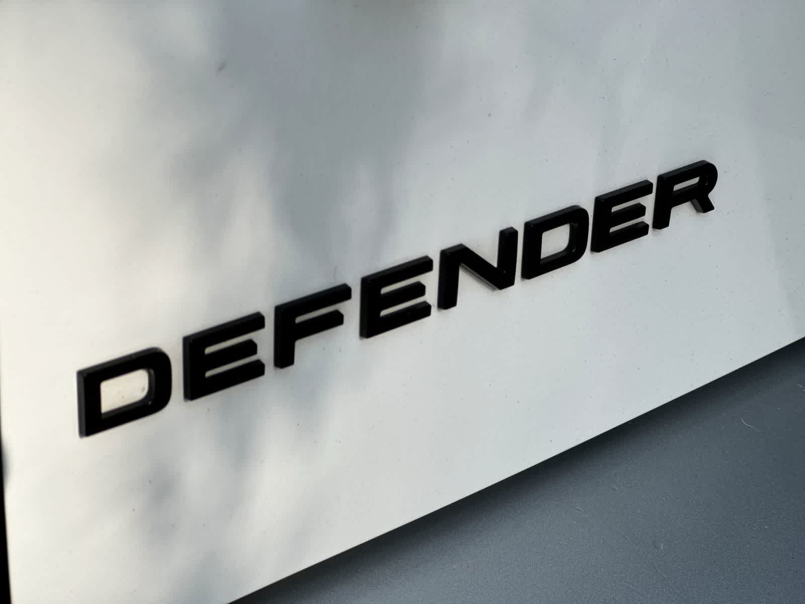 Land Rover Defender S 2025