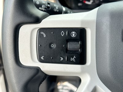 Land Rover Defender S 2025