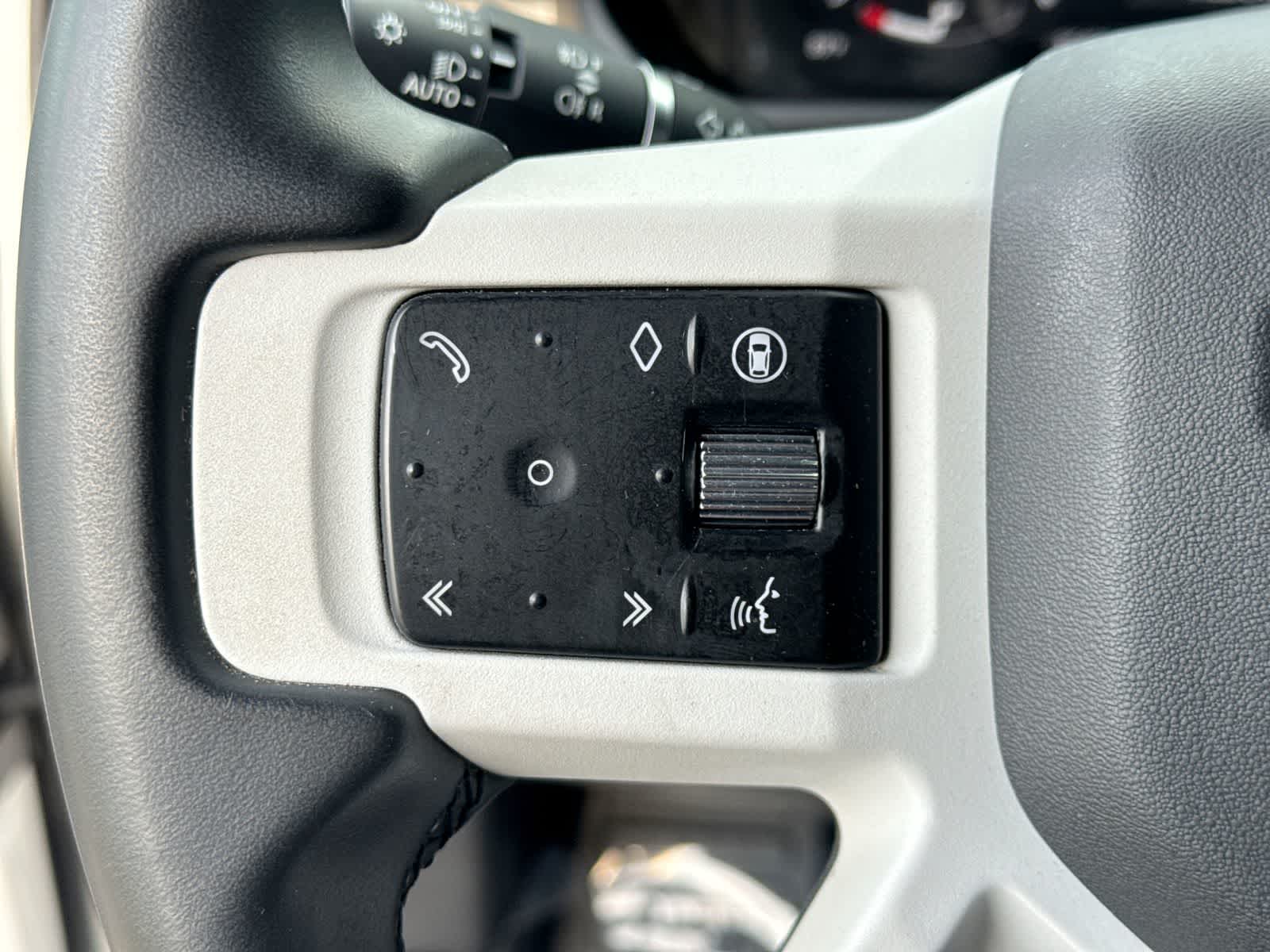 Land Rover Defender S 2025