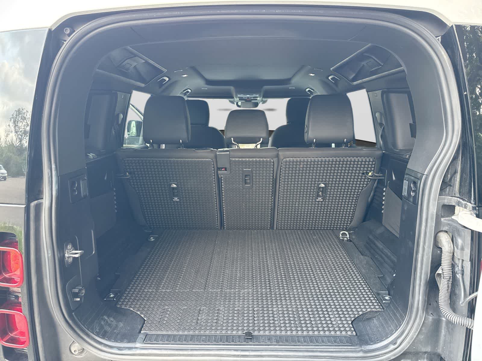 Land Rover Defender S 2025