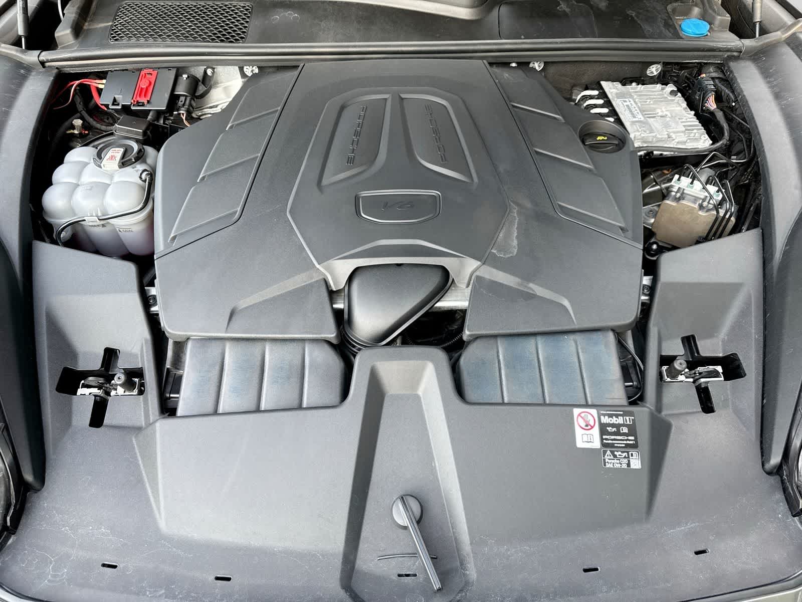 Porsche Cayenne AWD 2025