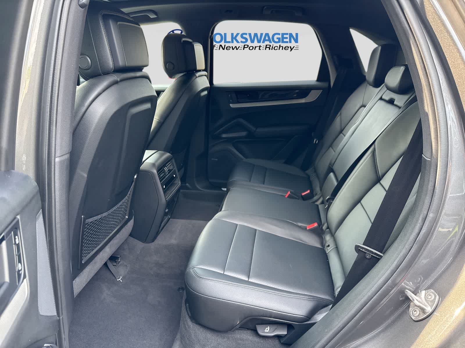 Porsche Cayenne AWD 2025