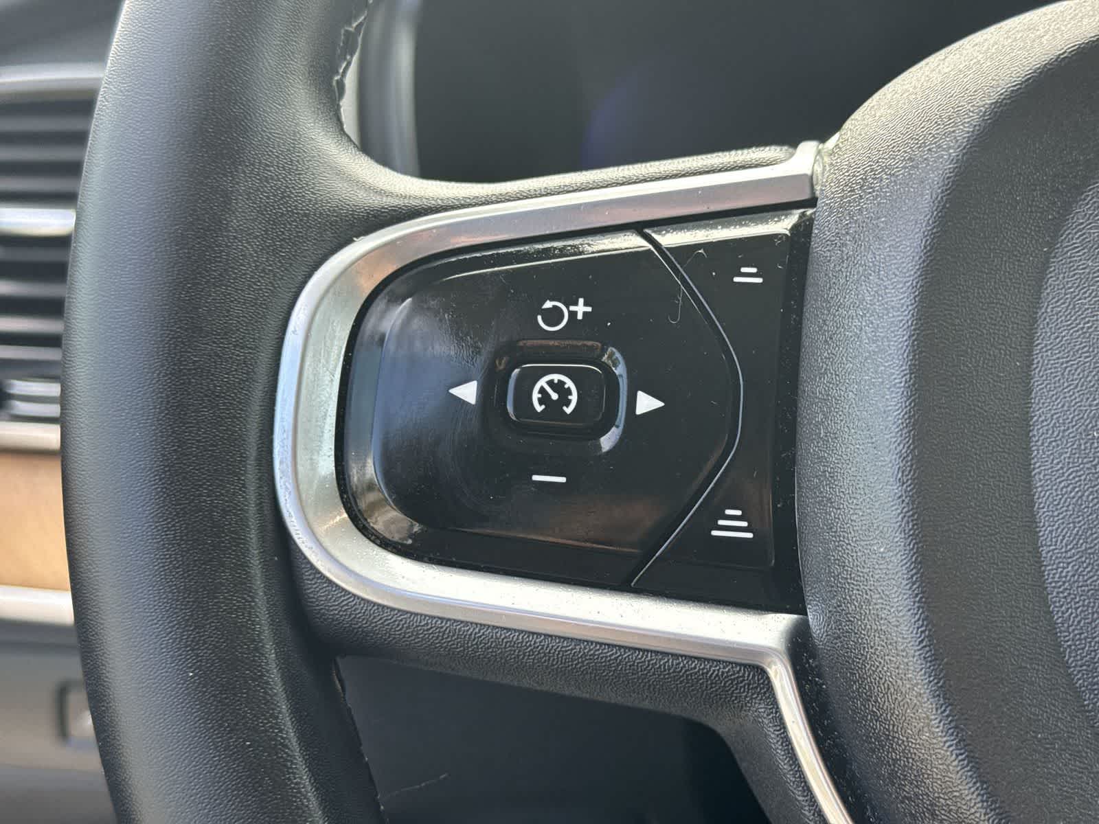 Volvo XC90 Plus 2023