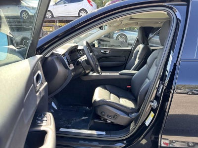 2023 Volvo XC60 Plus Tema oscuro