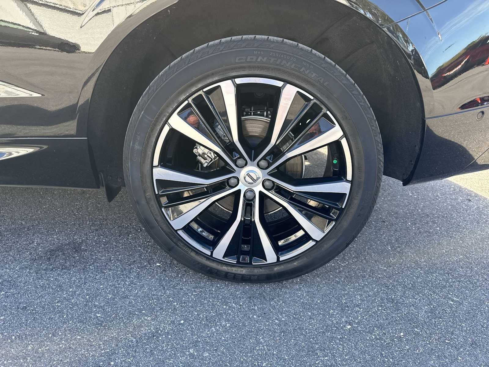 2023 Volvo XC60 Plus Tema oscuro