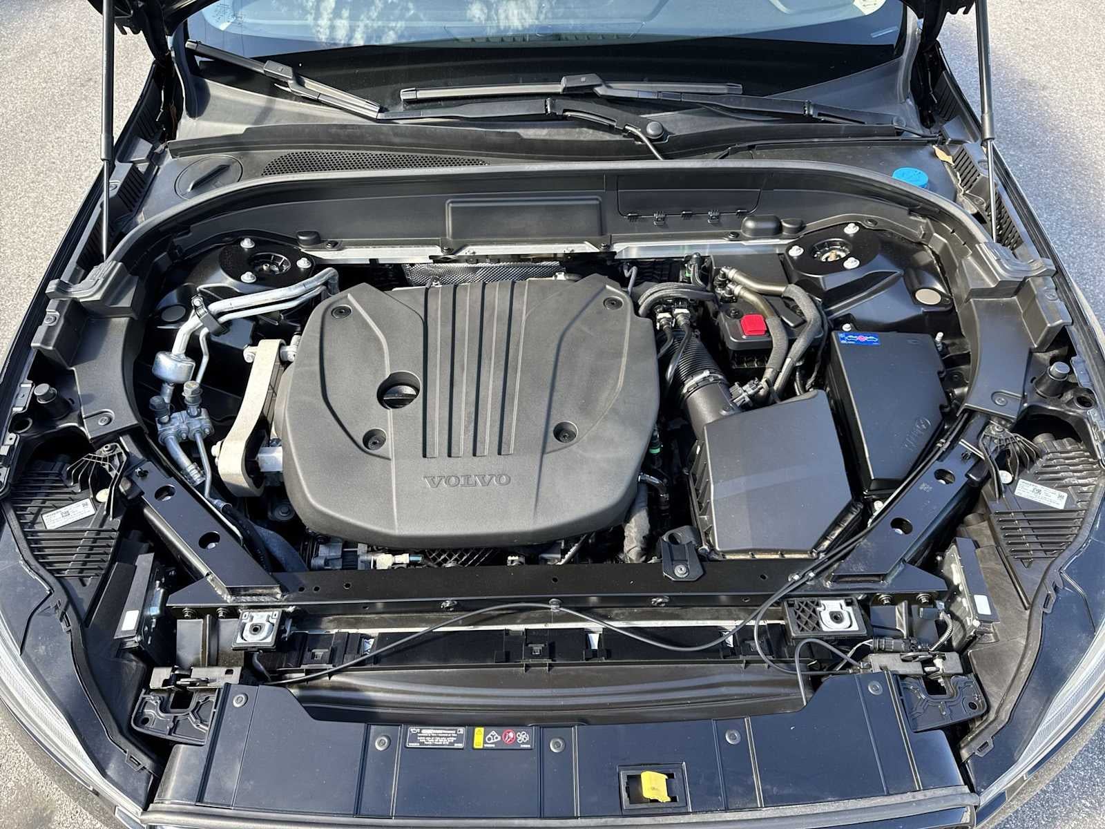 2023 Volvo XC60 Plus Tema oscuro