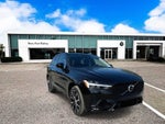 2023 Volvo XC60 Plus Tema oscuro