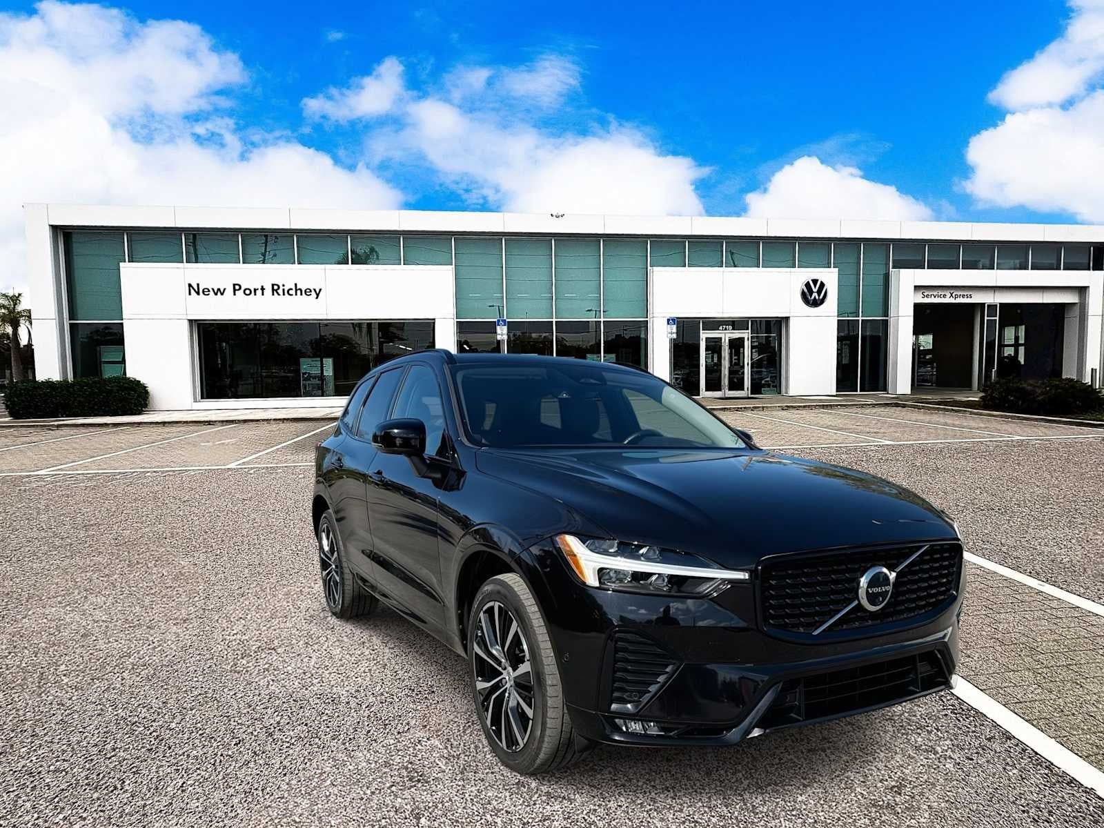 2023 Volvo XC60 Plus Tema oscuro