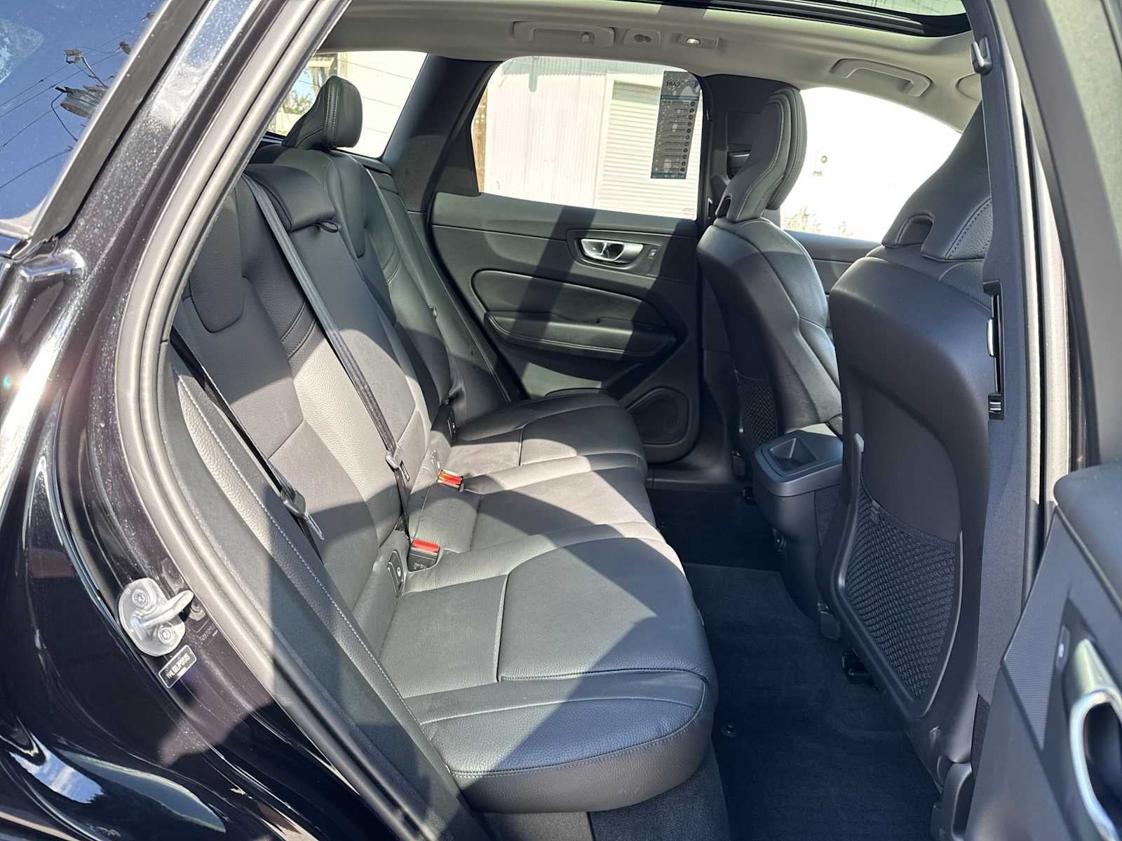 2023 Volvo XC60 Plus Tema oscuro