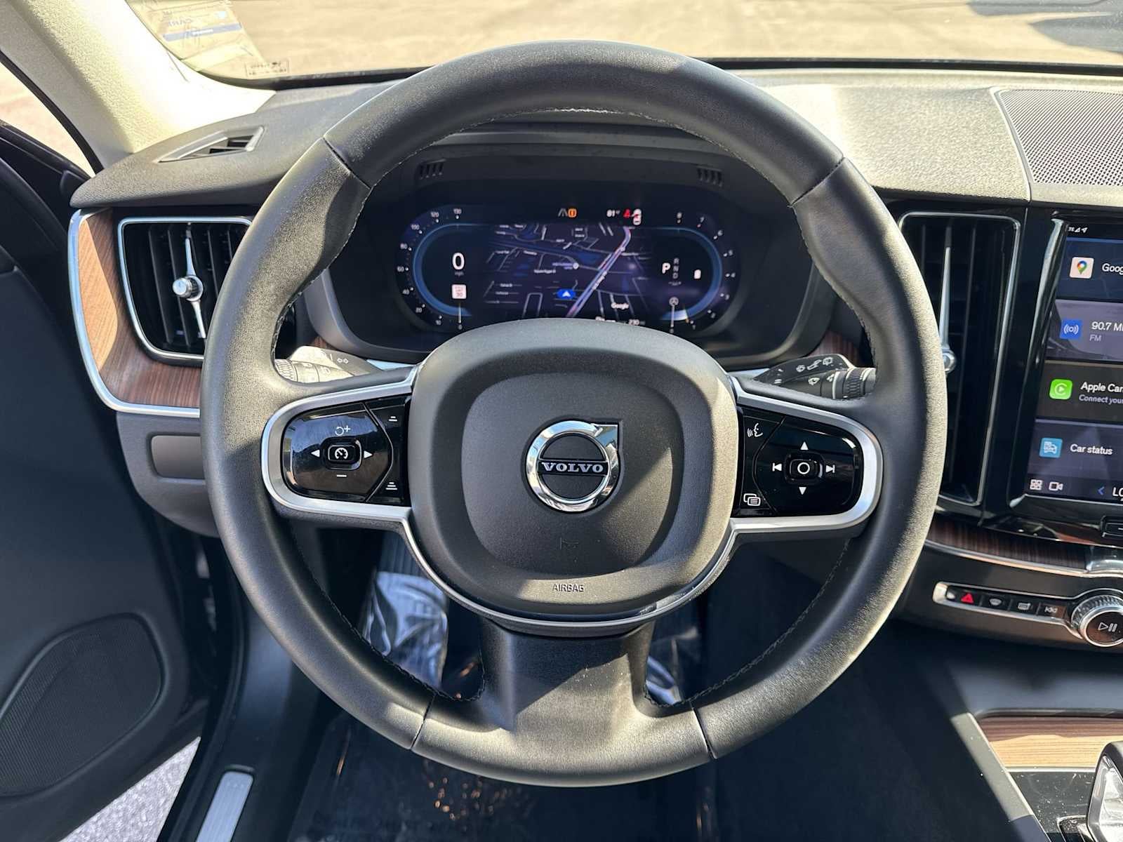 2023 Volvo XC60 Plus Tema oscuro