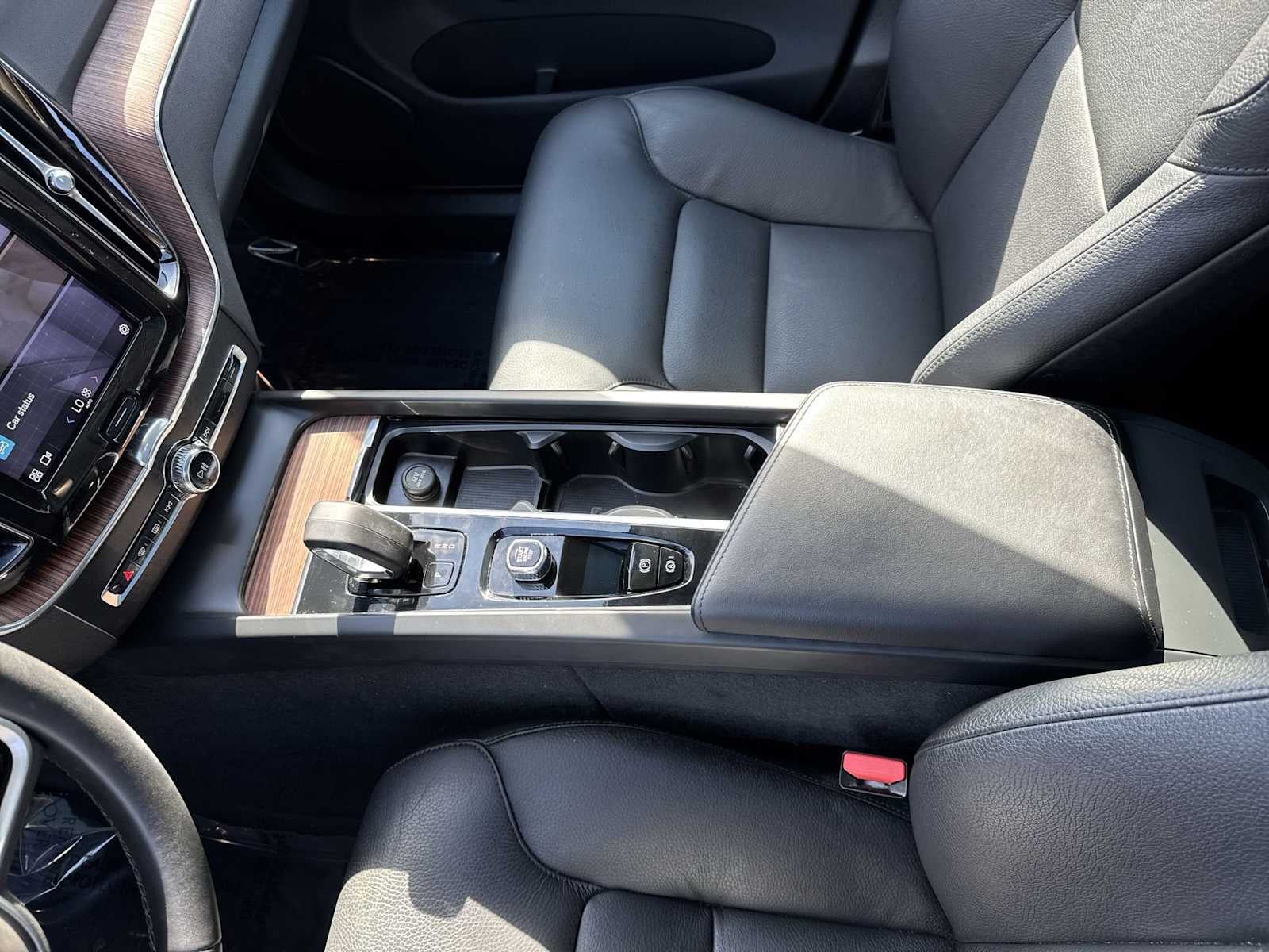 2023 Volvo XC60 Plus Tema oscuro