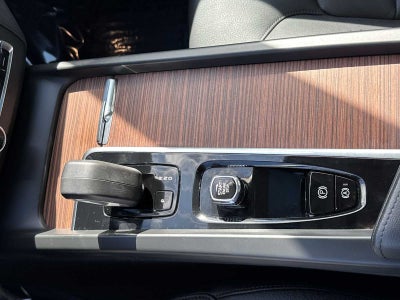 2023 Volvo XC60 Plus Tema oscuro