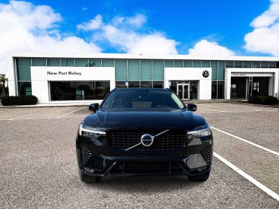 2023 Volvo XC60 Plus Tema oscuro