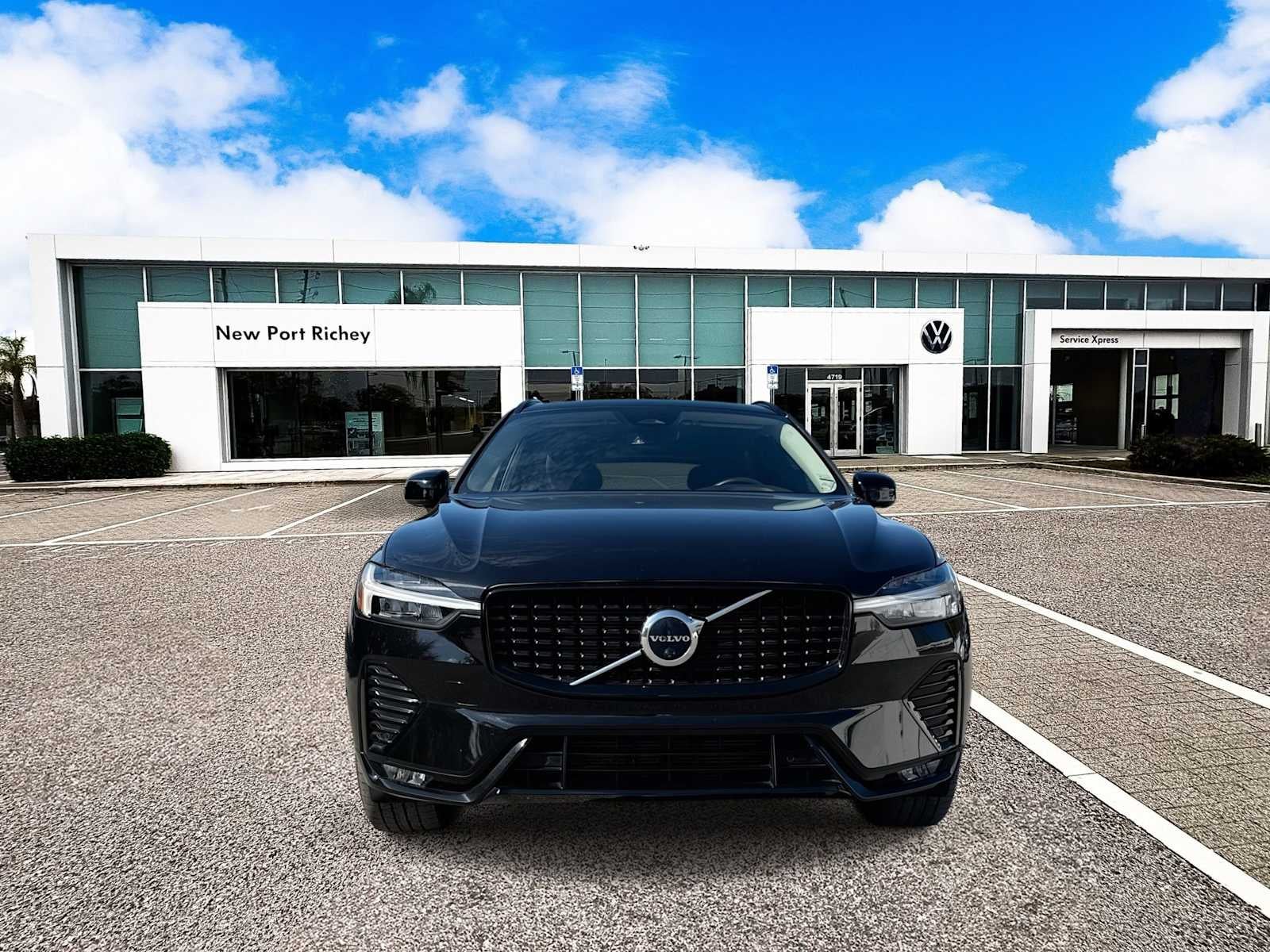 2023 Volvo XC60 Plus Tema oscuro