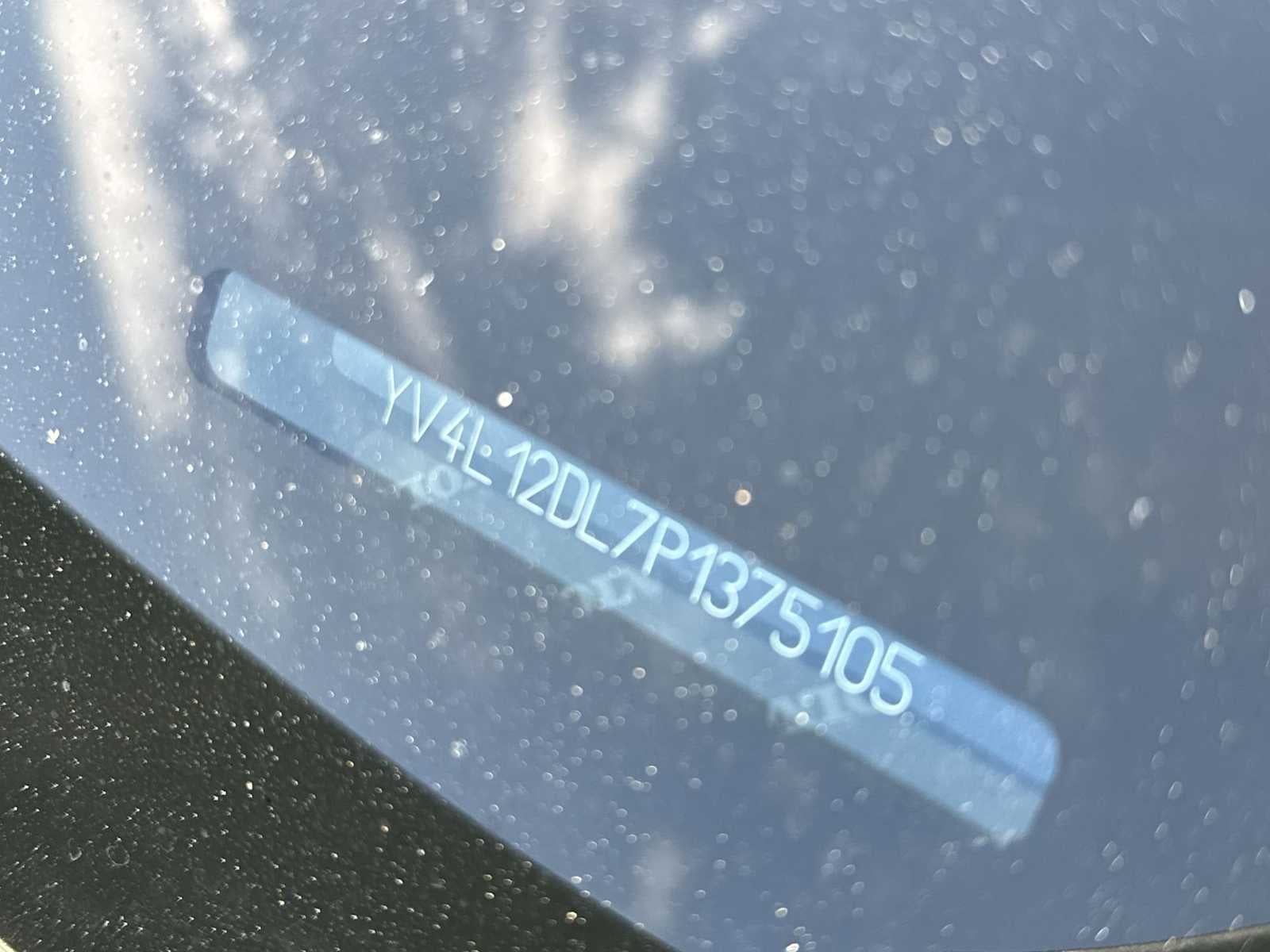 2023 Volvo XC60 Plus Tema oscuro