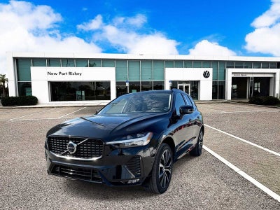 2023 Volvo XC60 Plus Tema oscuro