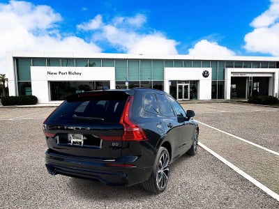 2023 Volvo XC60 Plus Tema oscuro