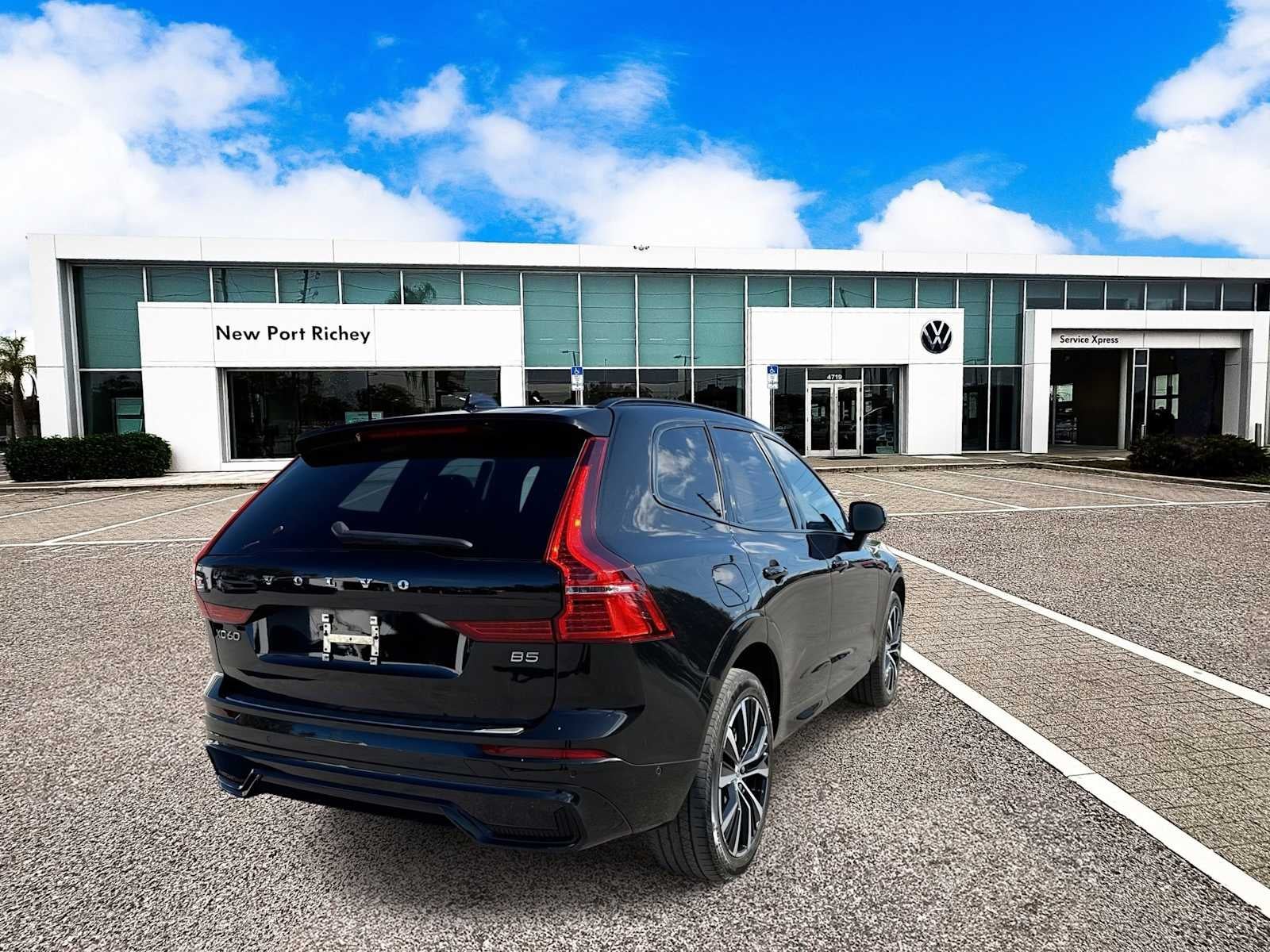 2023 Volvo XC60 Plus Tema oscuro