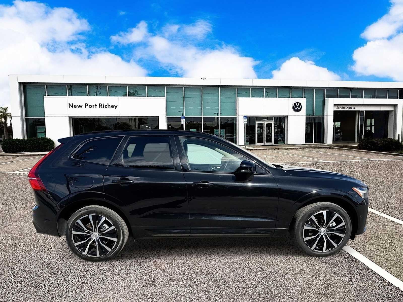 2023 Volvo XC60 Plus Tema oscuro