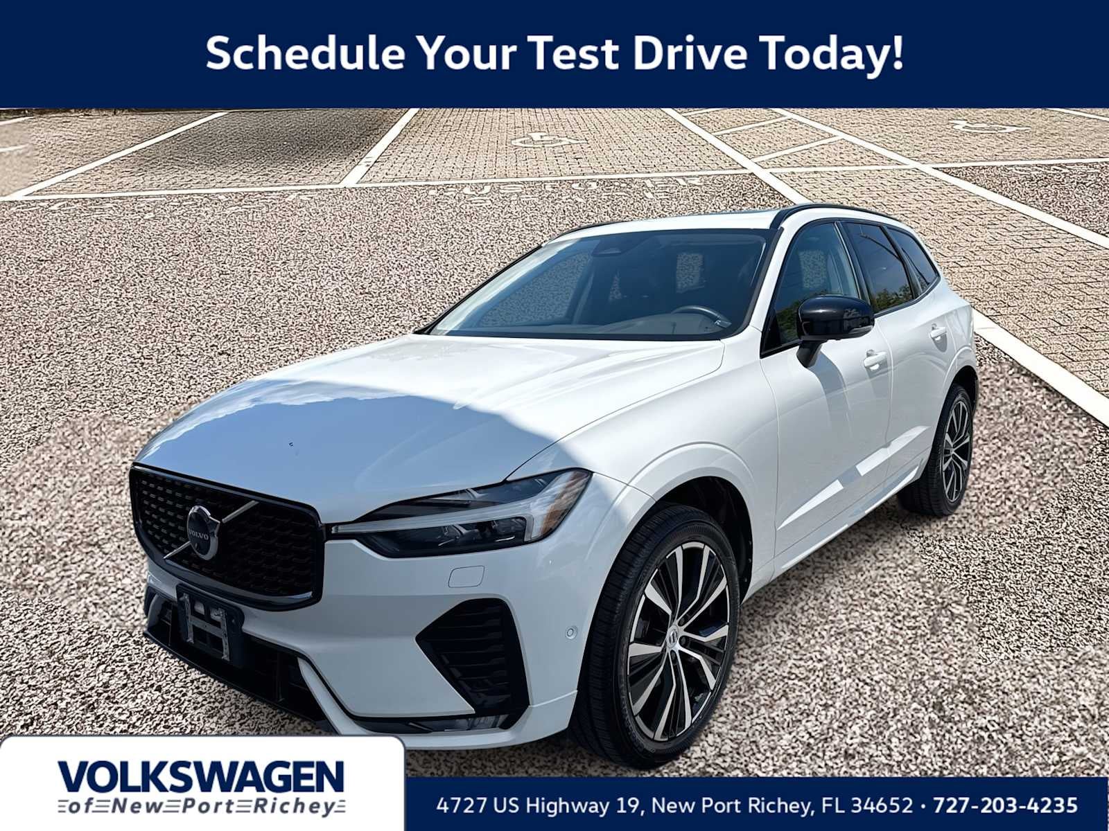 2023 Volvo XC60 Plus Tema oscuro