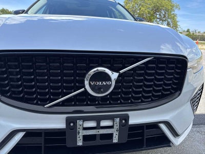 2023 Volvo XC60 Plus Tema oscuro