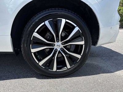 2023 Volvo XC60 Plus Tema oscuro