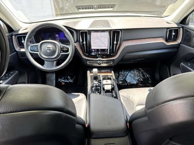 2023 Volvo XC60 Plus Tema oscuro