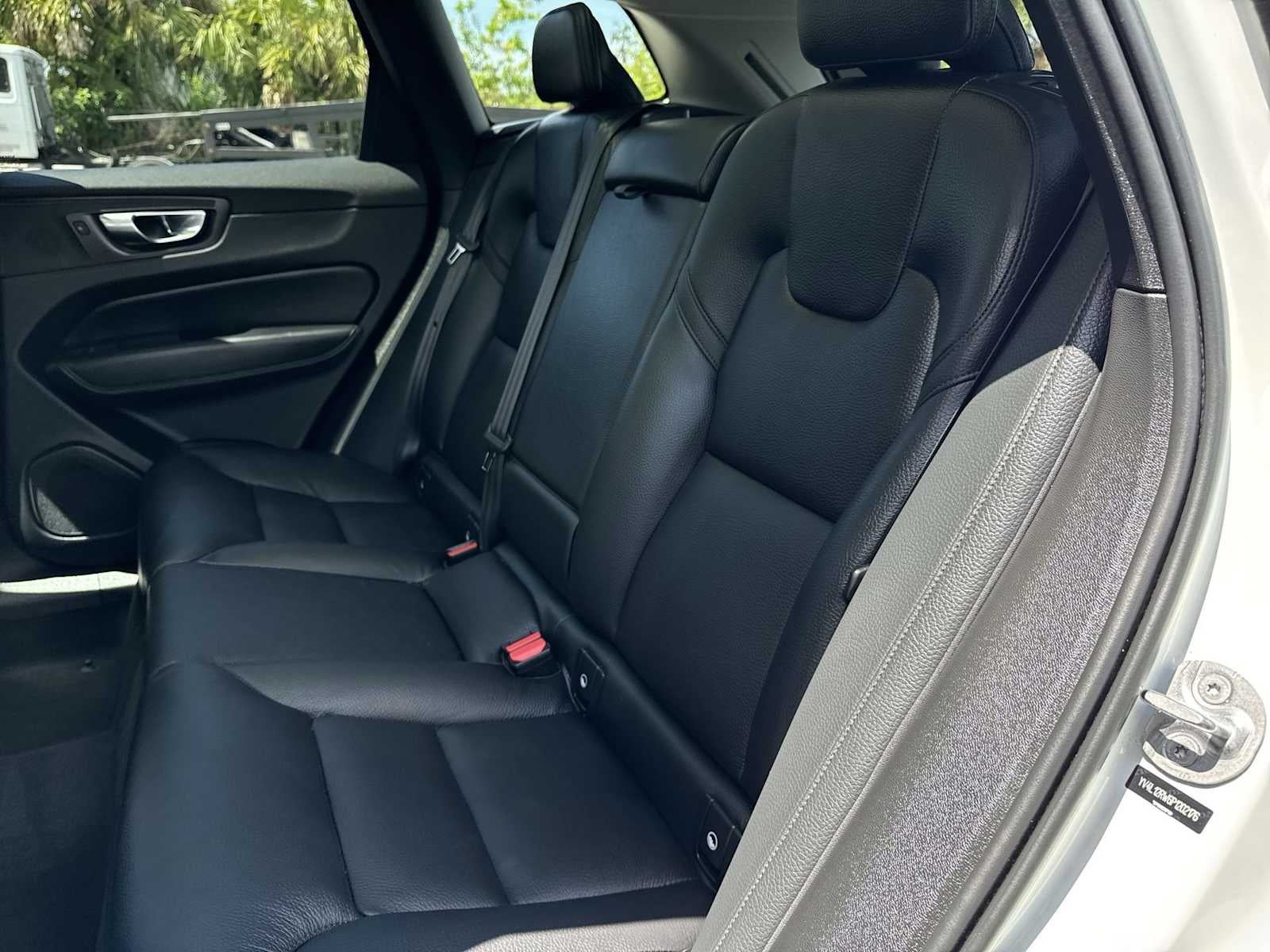 2023 Volvo XC60 Plus Tema oscuro