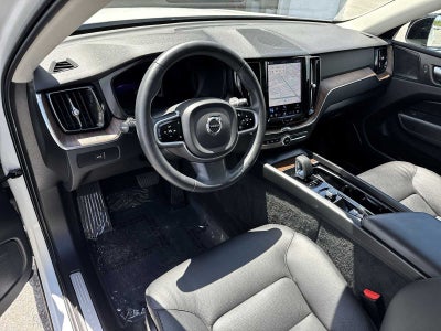2023 Volvo XC60 Plus Tema oscuro