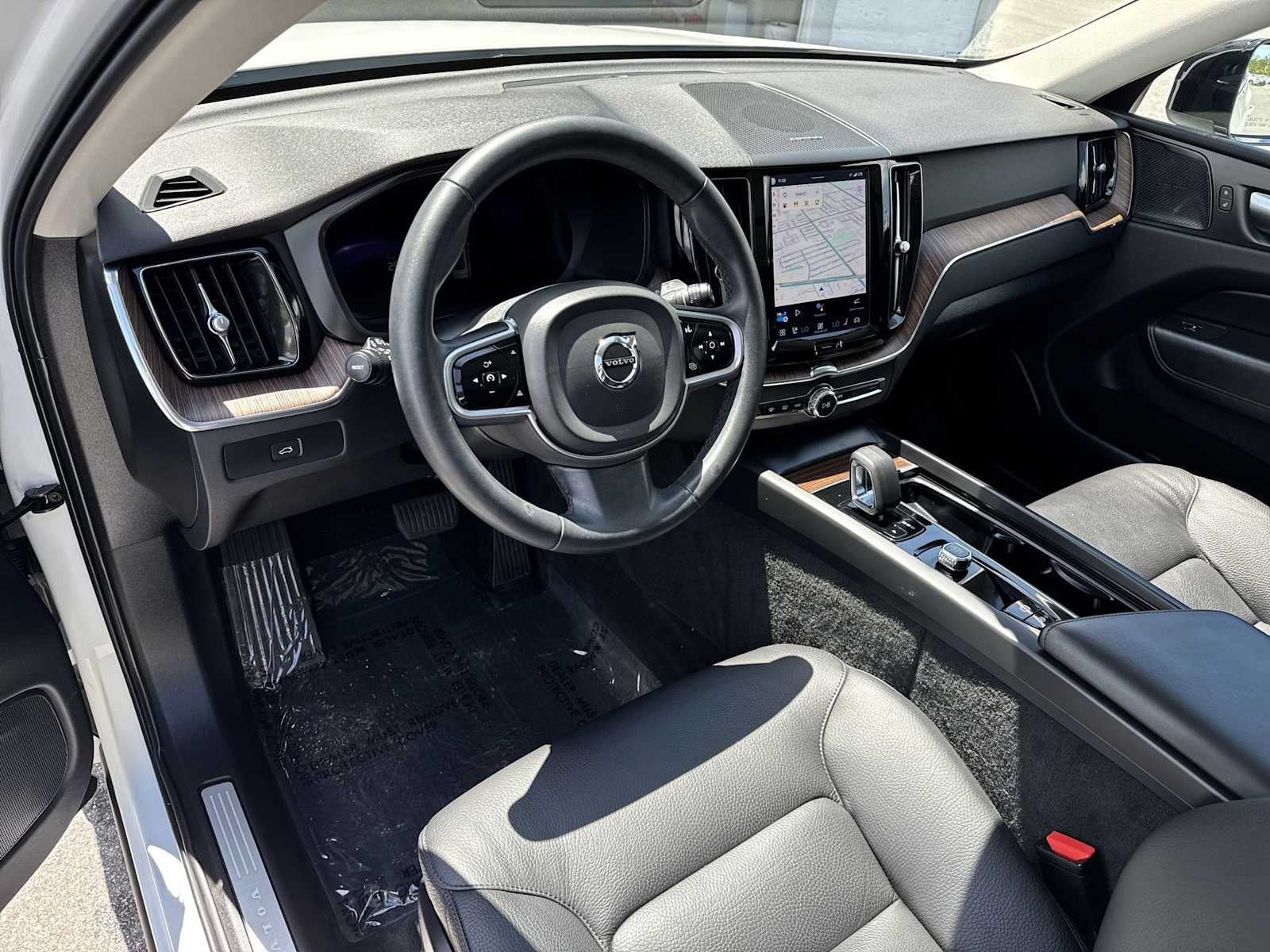 2023 Volvo XC60 Plus Tema oscuro