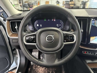 2023 Volvo XC60 Plus Tema oscuro