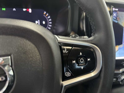 2023 Volvo XC60 Plus Tema oscuro