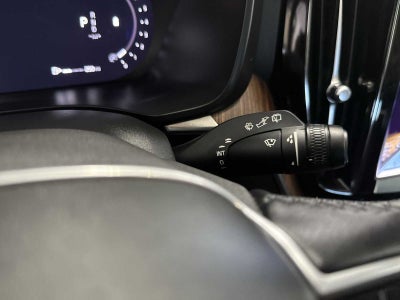 2023 Volvo XC60 Plus Tema oscuro