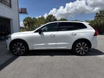 2023 Volvo XC60 Plus Tema oscuro