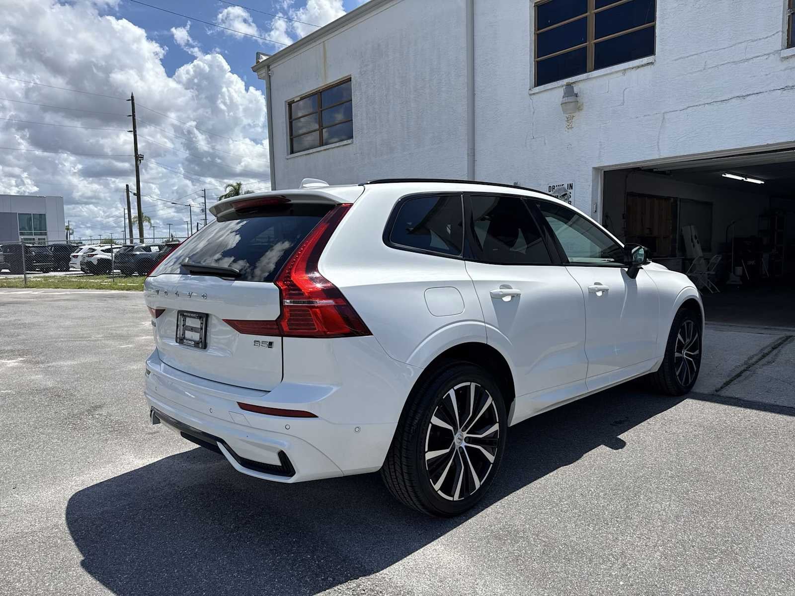 2023 Volvo XC60 Plus Tema oscuro