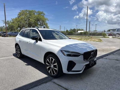 2023 Volvo XC60 Plus Tema oscuro