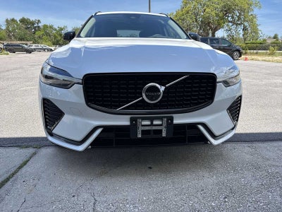 2023 Volvo XC60 Plus Tema oscuro