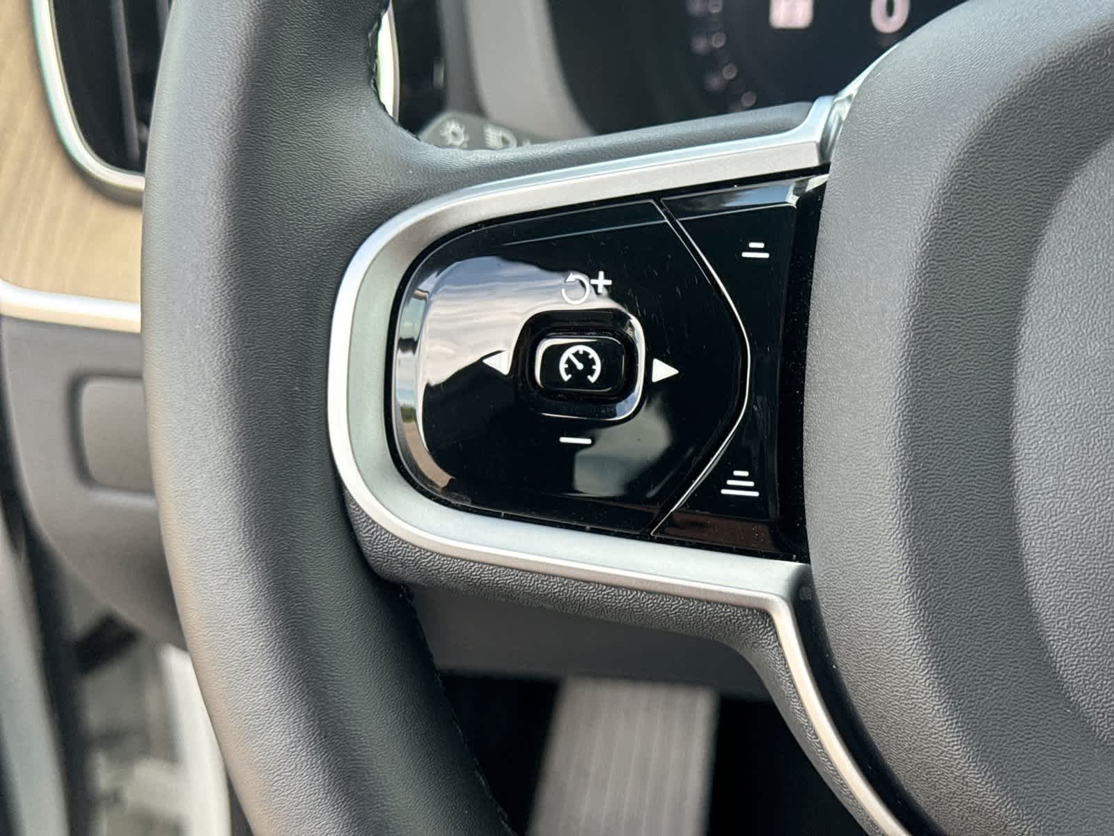 Volvo XC60 Plus 2026