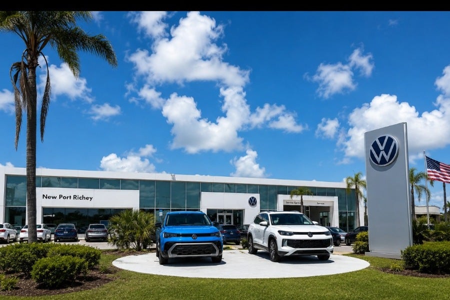 Vista de la calle del concesionario Volkswagen de New Port Richey, en New Port Richey, Florida